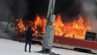 В Саратове на конечной остановке загорелся трамвай