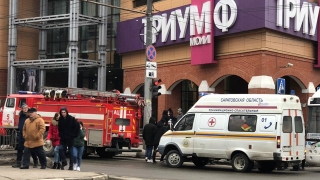 Около "Триумфа" столкнулись автобус и "Шкода". Пострадал водитель