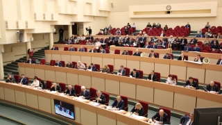 Действующим депутатам запретили становиться общественниками