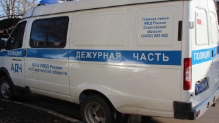 Безработный саратовец украл брюки с ветровкой и продал на Сенном