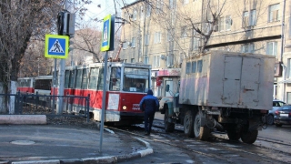 Субботнее утро в Саратове началось с остановки трамваев