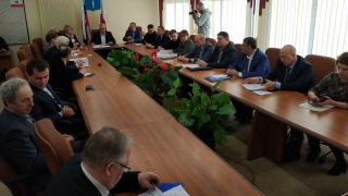 На комиссии облдумы разгорелся спор о нормативах по машиноместам