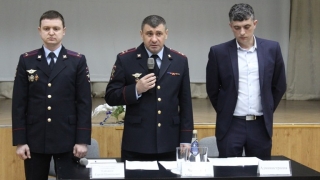 Саратовцы пожаловались Андрею Чепурному на шумных соседей и наркоманов