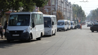 Мэрия расставила автобусы и троллейбусы по Привокзальной площади