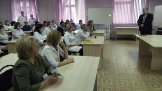 Реорганизация СГКБ № 12. Замминистра и лидер профсоюза встретились с коллективом