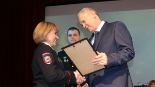 8 Марта. Саратовских полицейских поздравили песнями и почетными грамотами