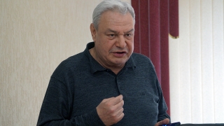 Сельское жилье для сирот. Депутат предложил определиться с тактикой