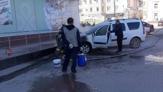 В центре Энгельса пожарные тушили "Ларгус"