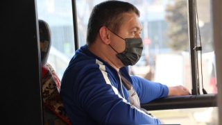 Замминистра увидел маски на водителях и кондукторах энгельсских автобусов