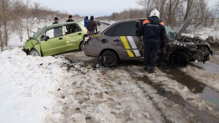 Пьяный таксист устроил ДТП на трассе под Марксом