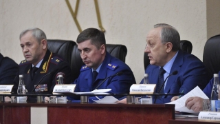 Валерий Радаев поручил приостановить работу магазинов, ресторанов и бань