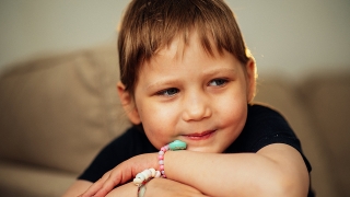 Саратовцев просят помочь больной лейкозом 6-летней Амире Тугушевой
