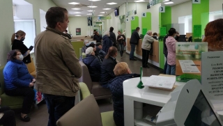 Коронавирус. Столпотворение в отделении банка взволновало пользователей Сети