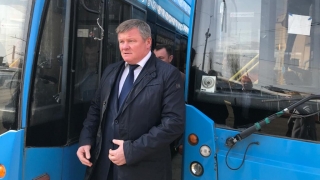 Глава Саратова осмотрел московские троллейбусы: "Это большой подарок"