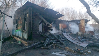 Дом отапливался электроплиткой и сгорел. Пожилой хозяин погиб