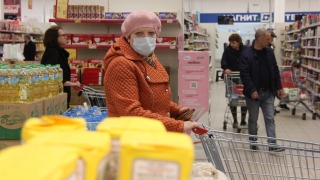 Роспотребнадзор: ручки магазинных корзинок надо протирать салфетками