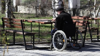 Постояльцев интернатов и домов престарелых предложили перевести в санатории