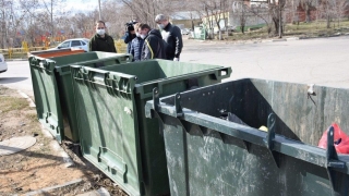 Чиновники и депутаты увидели грязные площадки и контейнеры для сбора ТКО