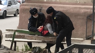 Собирающая собак жительница Саратова покусала полицейских