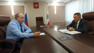 Губернатор и все зампреды отдали месячную зарплату на инфекционный центр