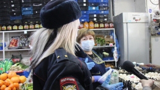 Маски и дистанция: полиция проверила рынки Саратова