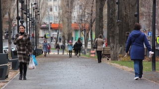 Саратовцы продолжают гулять по скверам, штрафы пугают немногих