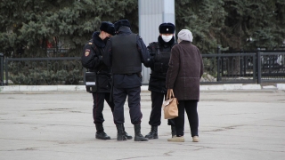 За прогулки – штраф, за посещения кладбищ – предупреждения. Новые решения судов