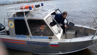 У саратовца утонула резиновая лодка. Он смог доплыть до острова