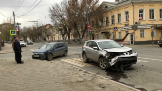 Водитель "Логана" устроил ДТП на Московской. Трое в больнице