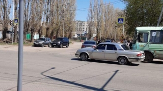 В столкновении иномарки с автобусом пострадал двухлетний малыш