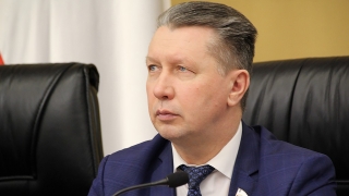 Алексей Стрельников уволил директора МБУ за слова о президентских выплатах