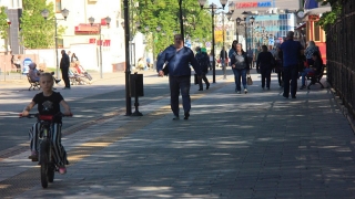 Самоизоляция на 1,6. Жители Саратова бесстрашно гуляют по городу