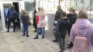 Репортаж. Чиновник ПФР об очередях за "детскими" в Саратове: "Народ у нас такой"