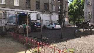 Жители Астраханской не хотят видеть автостоянку в своем дворе