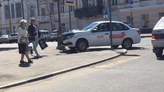 В ДТП на Московской встретились такси и "десятка"