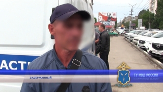 На саратовском рынке задержали серийного "сканериста"
