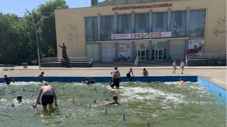 Самоизоляция. В фонтанах Ленинского района открыт купальный сезон