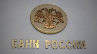 В июне россияне снова понесли деньги в банки