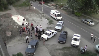 Сотрудники полиции разнимали участников массовой драки. Видео