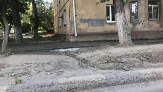 Ноу-хау ремонта тротуаров в Саратове. Глава района и подрядчик получили предостережения