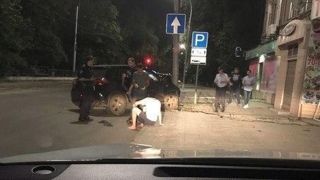 Иномарка и столб не поделили ночную дорогу на Астраханской