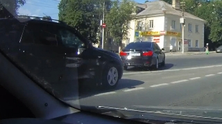 Под "кирпич" и на "встречку". Кортеж Валерия Радаева грубо нарушил ПДД