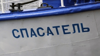 Шторм на Волге. Спасатели ищут 84-летнего саратовца, второй рыбак выплыл