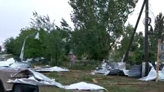 В райцентре Саратовской области шквал сорвал крыши с домов