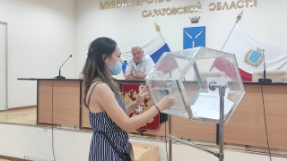 Саратовские сироты получили 24 квартиры в районах области