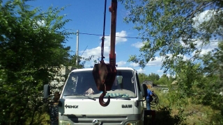 Спасатели достали погибшую корову из восьмиметрового колодца