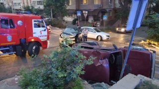 В центре Саратова столкнулись"Хендай" и "Нива". Трое в больнице