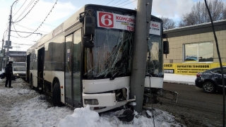 Автобус врезался в столб на Орджоникидзе. Водителю вынесен приговор