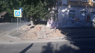 Тротуары Саратова. Коммунальщики испортили еще один в центре города