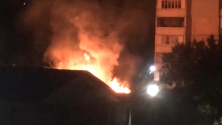 Пустующий дом на Новоузенской тушили 26 пожарных